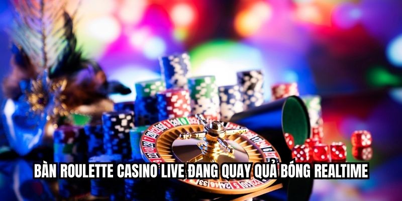 Bàn roulette casino live đang quay quả bóng realtime